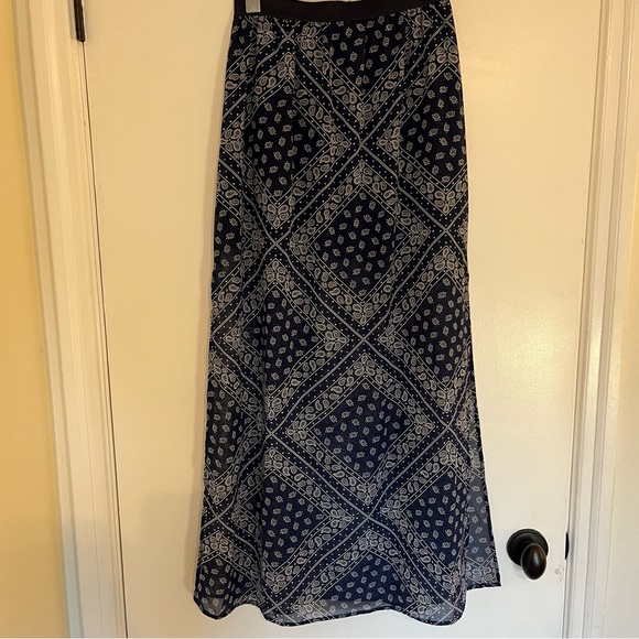 H&M sheer bandana print skirt, size 6 - Picture 6 of 9